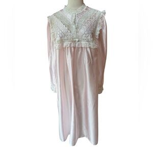 1980s Christian Dior Lace & Open‎ Weave Embellishment Nightgown